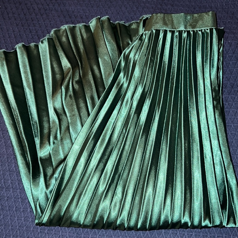NWT Pleated Midi Skirt (Emerald Green)